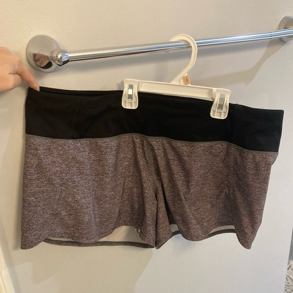 lululemon athletica Pants - Lululemon athletica Black and Gray Athletic Speed Up Shorts Women’s Plus size 14